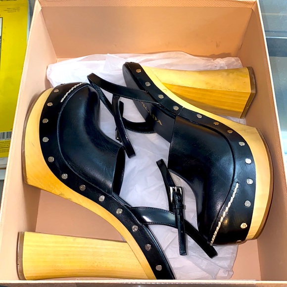 Prada Heels - Picture 7 of 9